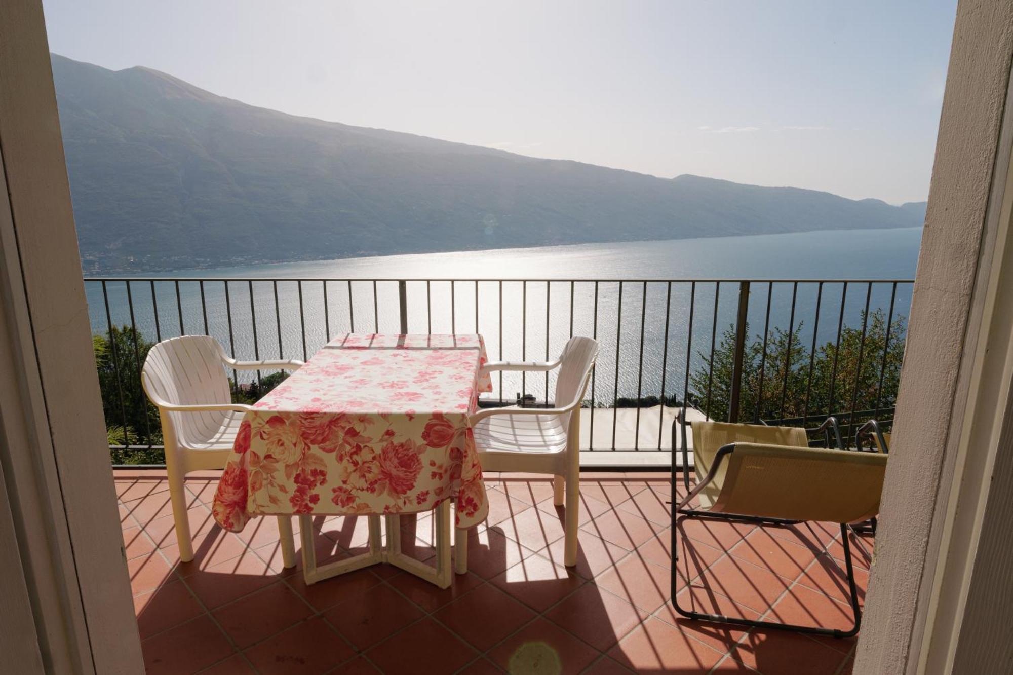 Casa Navla' Appartamenti "Ulivi"- "Fiori" -"Velieri"-"Luna"-"Nido"-"Taverna" Tignale Zewnętrze zdjęcie