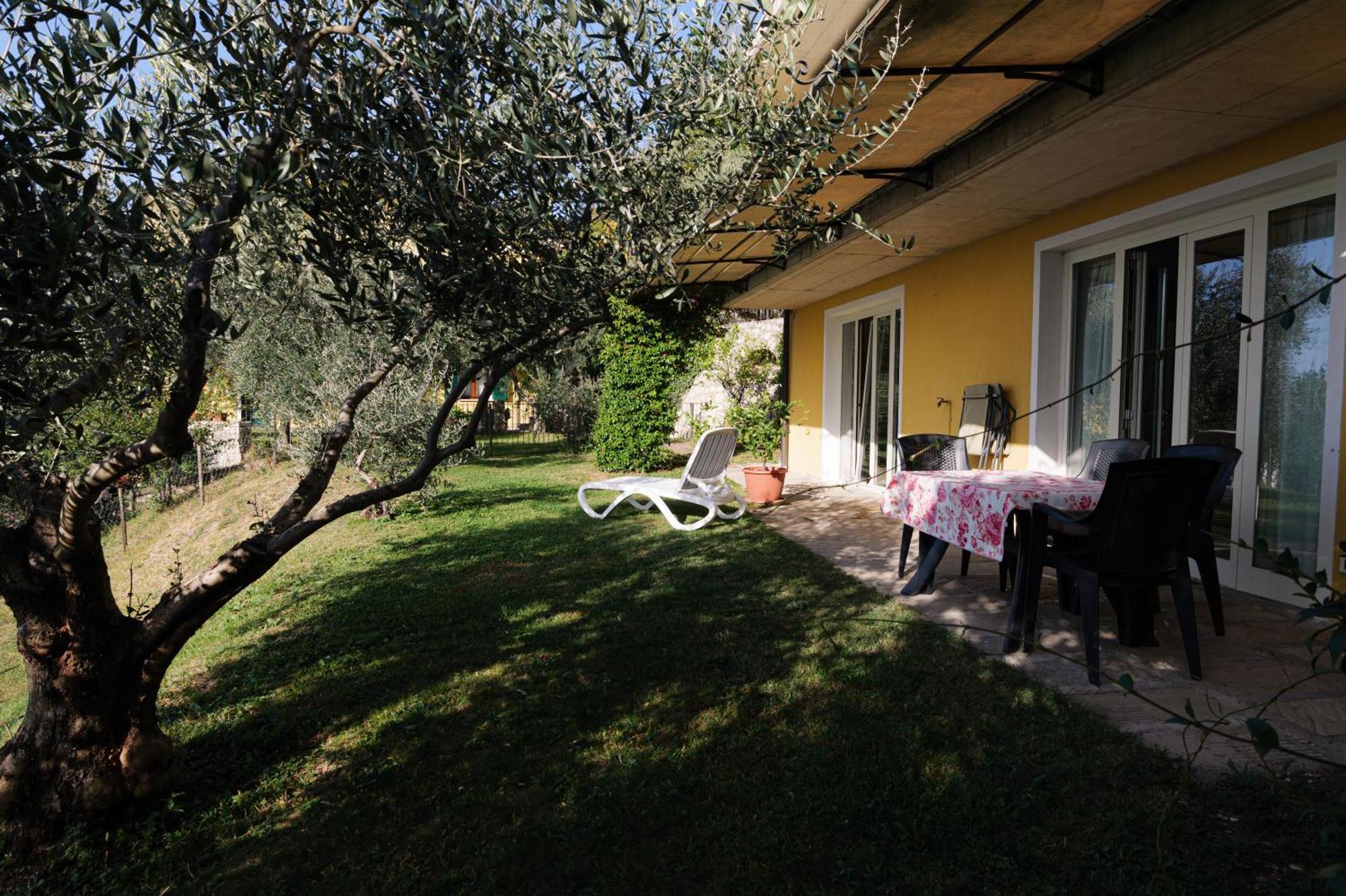 Casa Navla' Appartamenti "Ulivi"- "Fiori" -"Velieri"-"Luna"-"Nido"-"Taverna" Tignale Zewnętrze zdjęcie