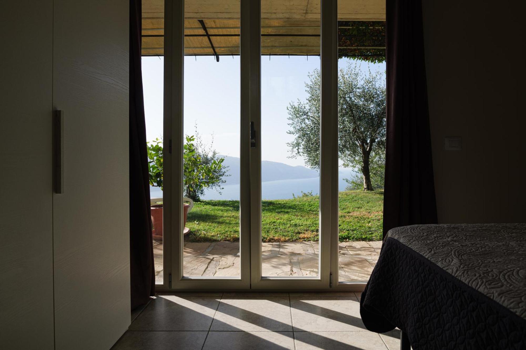 Casa Navla' Appartamenti "Ulivi"- "Fiori" -"Velieri"-"Luna"-"Nido"-"Taverna" Tignale Zewnętrze zdjęcie