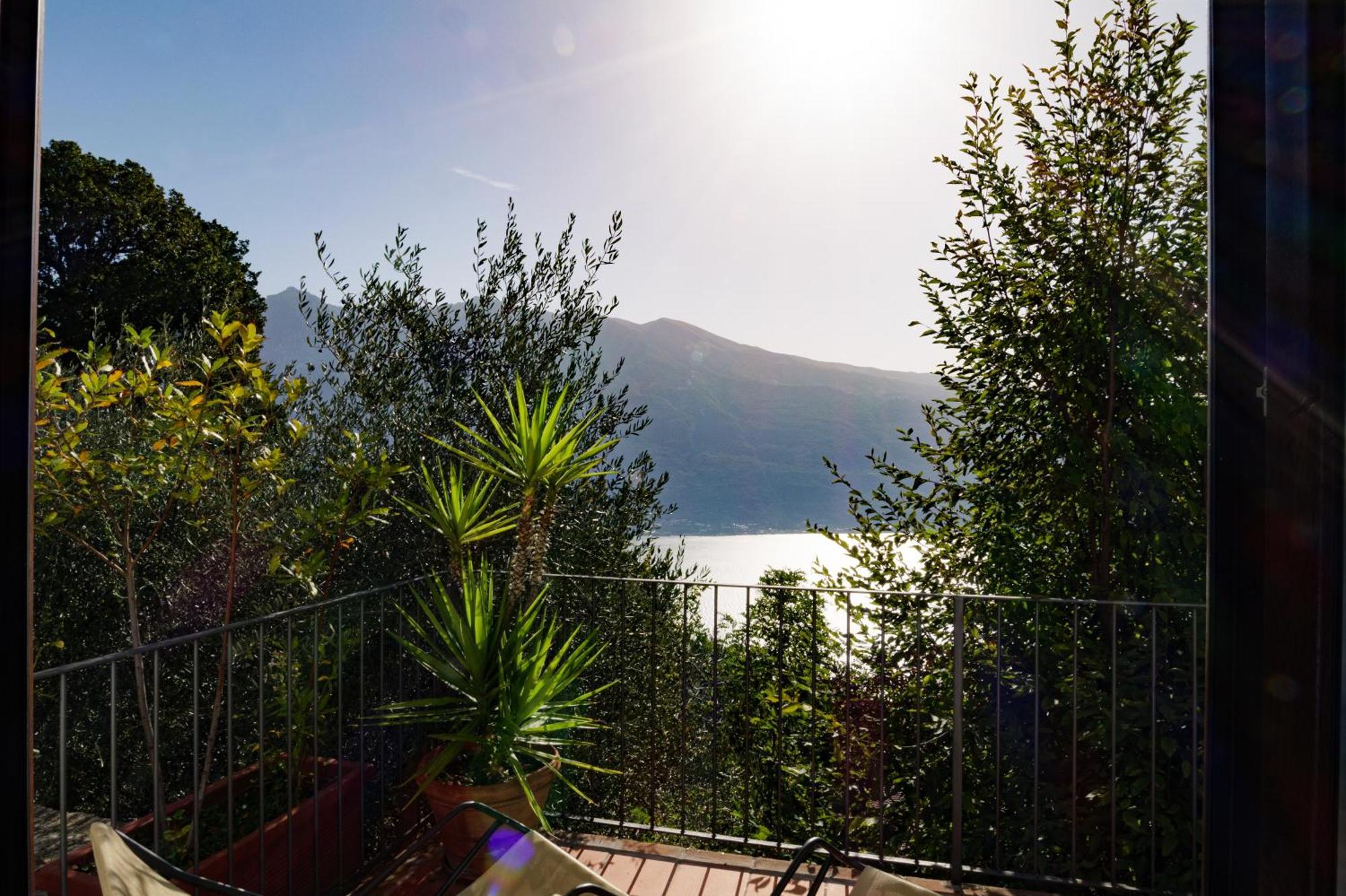 Casa Navla' Appartamenti "Ulivi"- "Fiori" -"Velieri"-"Luna"-"Nido"-"Taverna" Tignale Zewnętrze zdjęcie