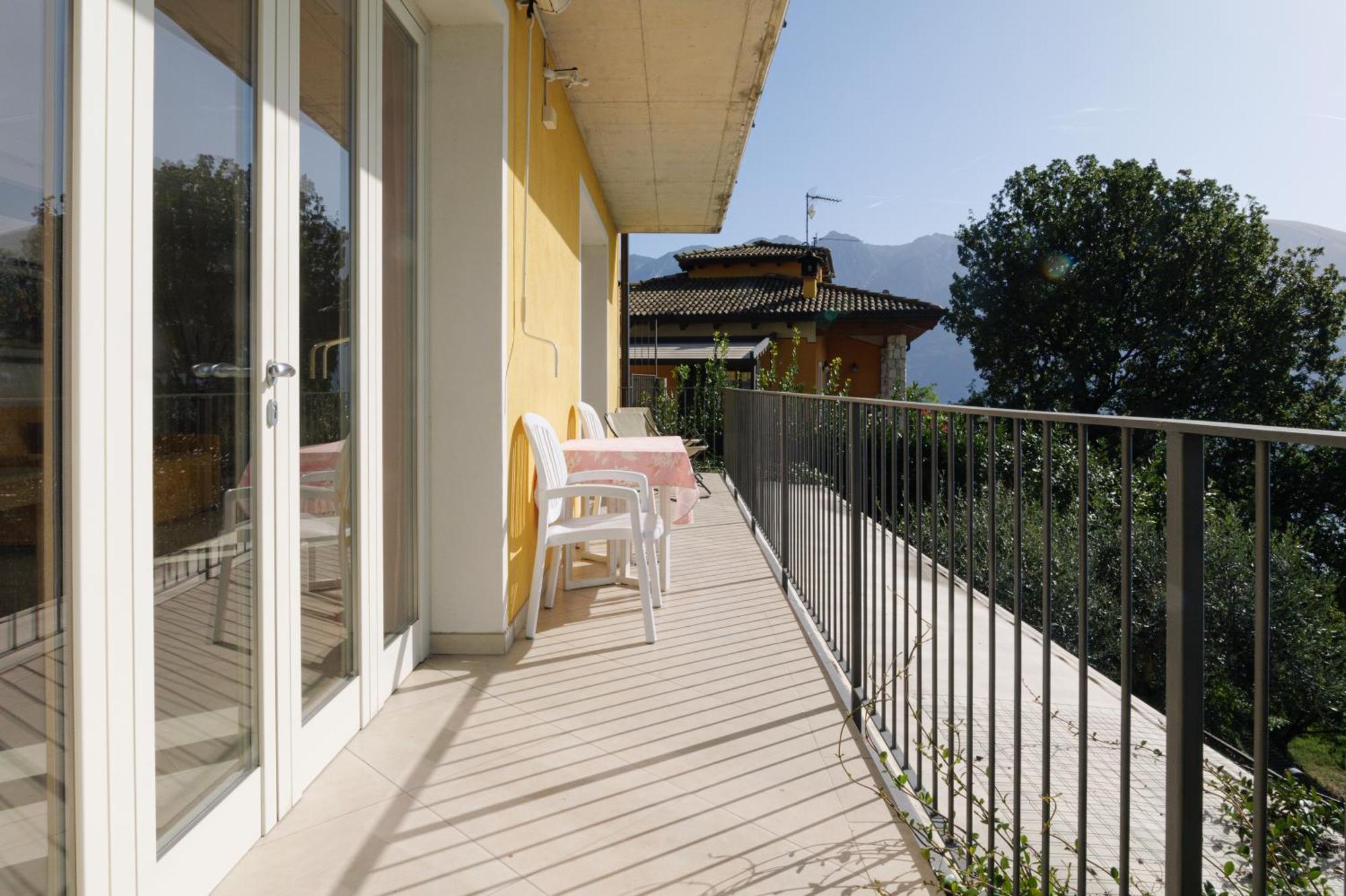 Casa Navla' Appartamenti "Ulivi"- "Fiori" -"Velieri"-"Luna"-"Nido"-"Taverna" Tignale Zewnętrze zdjęcie
