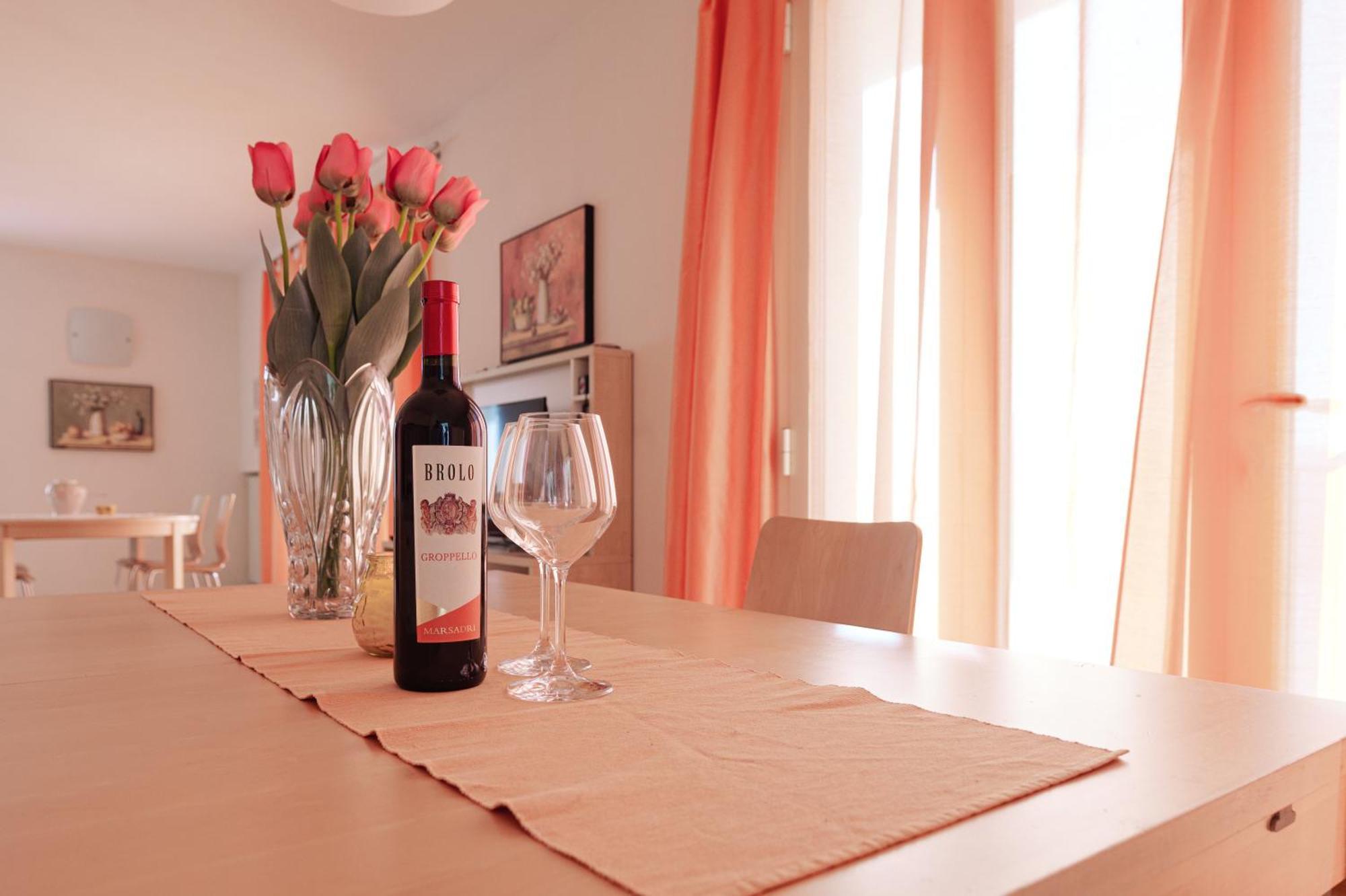 Casa Navla' Appartamenti "Ulivi"- "Fiori" -"Velieri"-"Luna"-"Nido"-"Taverna" Tignale Zewnętrze zdjęcie