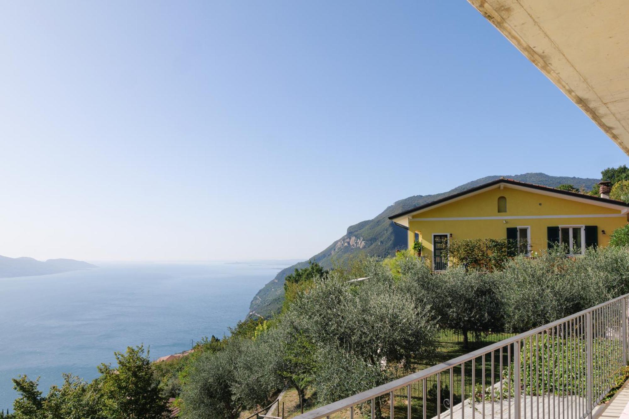 Casa Navla' Appartamenti "Ulivi"- "Fiori" -"Velieri"-"Luna"-"Nido"-"Taverna" Tignale Zewnętrze zdjęcie
