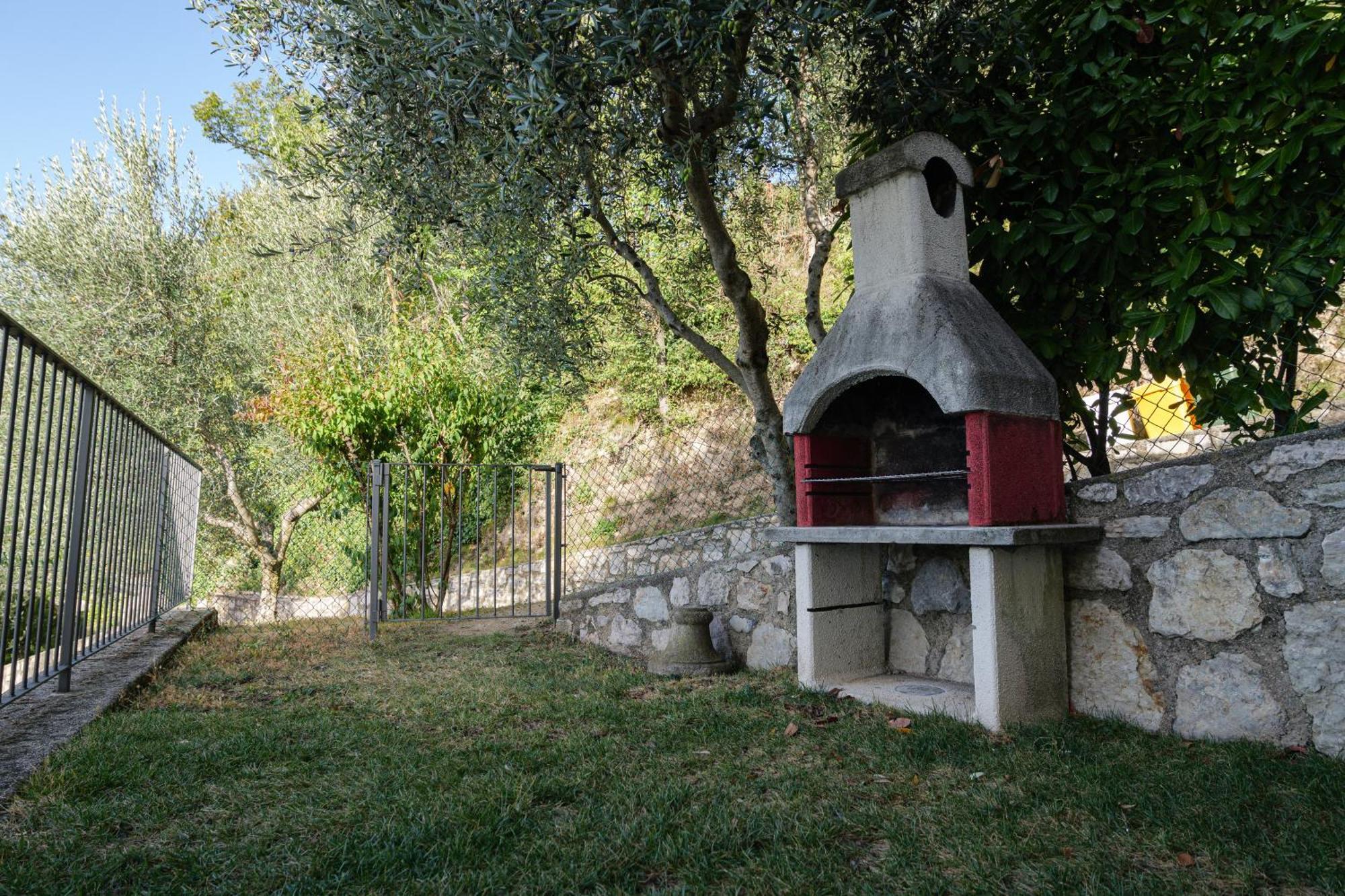 Casa Navla' Appartamenti "Ulivi"- "Fiori" -"Velieri"-"Luna"-"Nido"-"Taverna" Tignale Zewnętrze zdjęcie