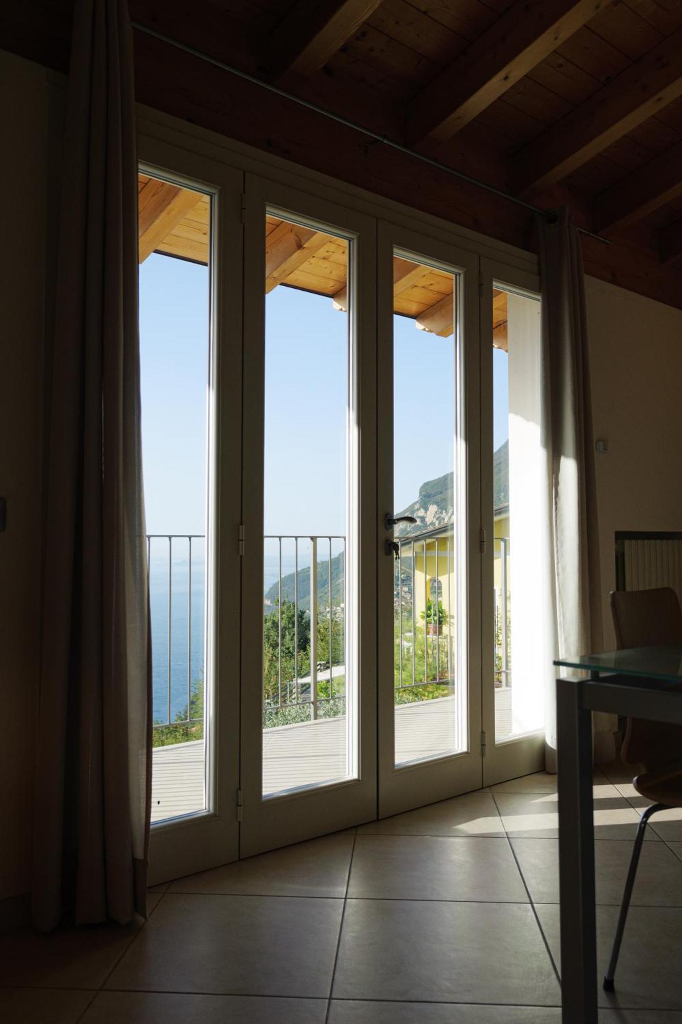 Casa Navla' Appartamenti "Ulivi"- "Fiori" -"Velieri"-"Luna"-"Nido"-"Taverna" Tignale Zewnętrze zdjęcie