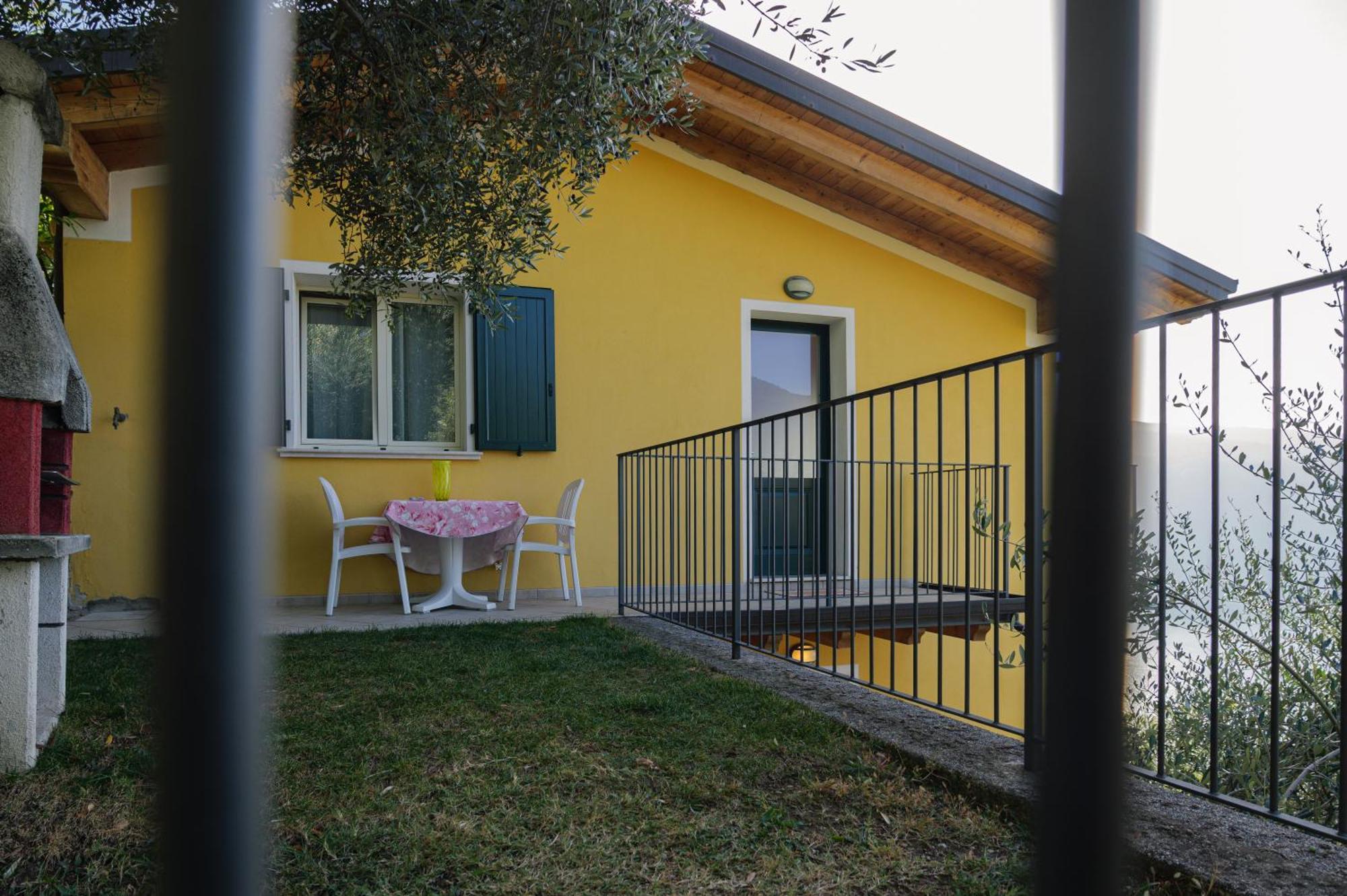 Casa Navla' Appartamenti "Ulivi"- "Fiori" -"Velieri"-"Luna"-"Nido"-"Taverna" Tignale Zewnętrze zdjęcie